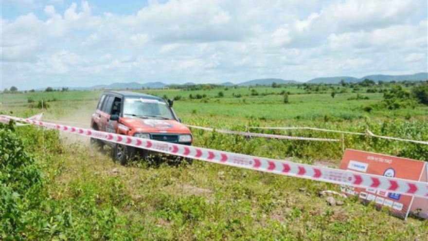 Off-road car racing tournament kicks off in Dak Lak